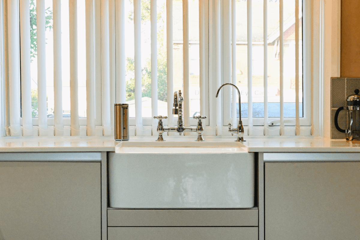 Handleless matt cashmere kitchen with belfast sink
