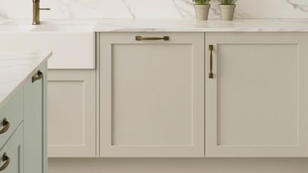 Dishwasher appliance door with handle