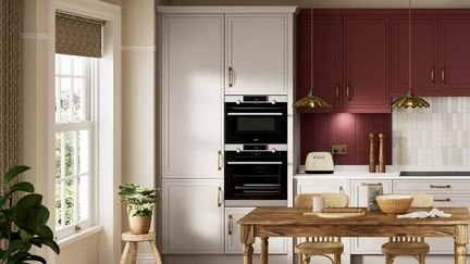 Tall larder unit with handles
