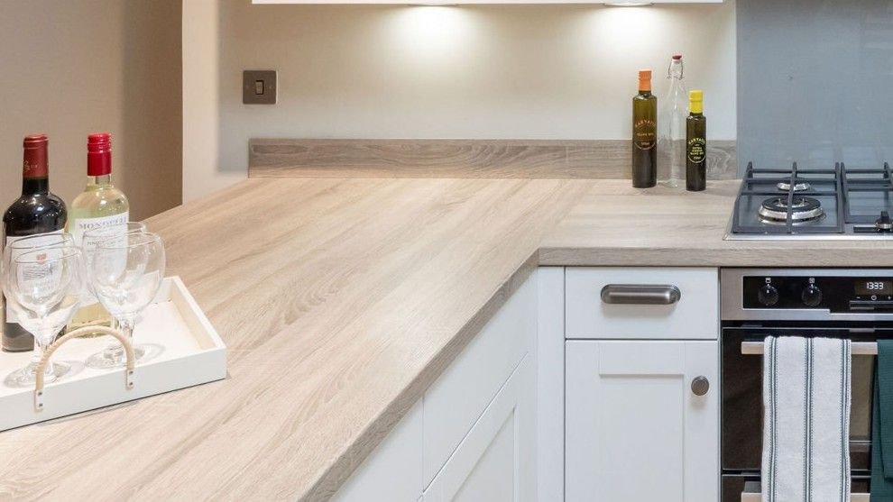 Kitchen with 38mm Sonoma Oak laminate worktop