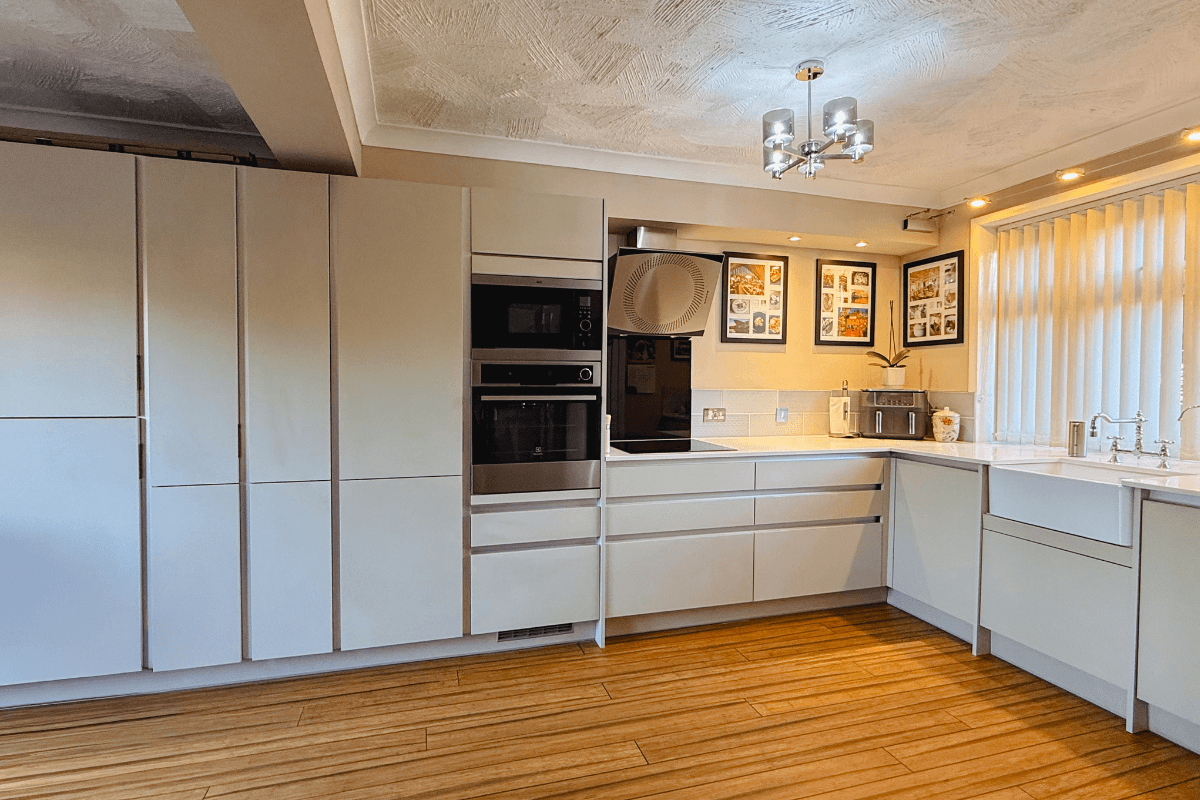 Handleless matt cashmere kitchen with belfast sink