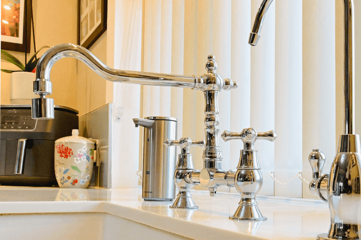 Handleless kitchen with traditional style tap