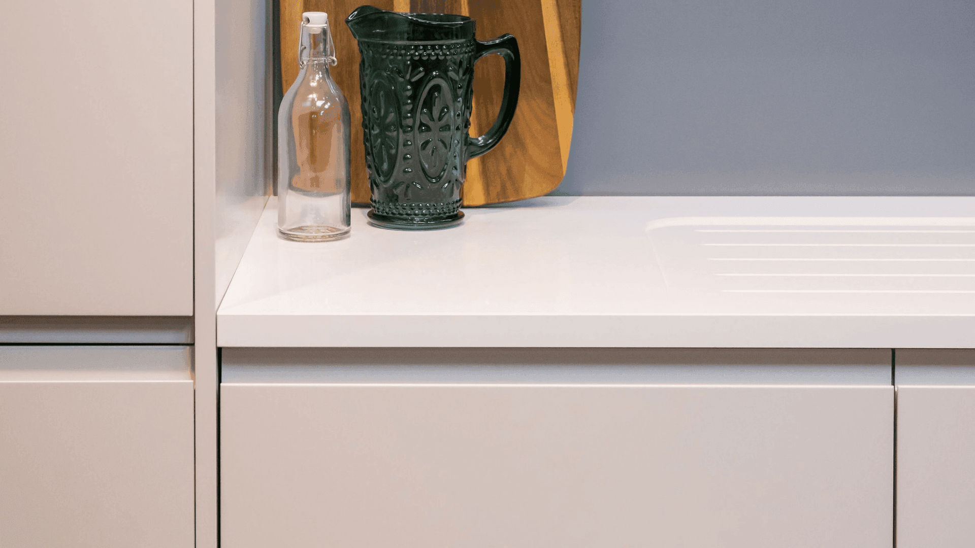Kitchen with Manhattan White jpull style doors
