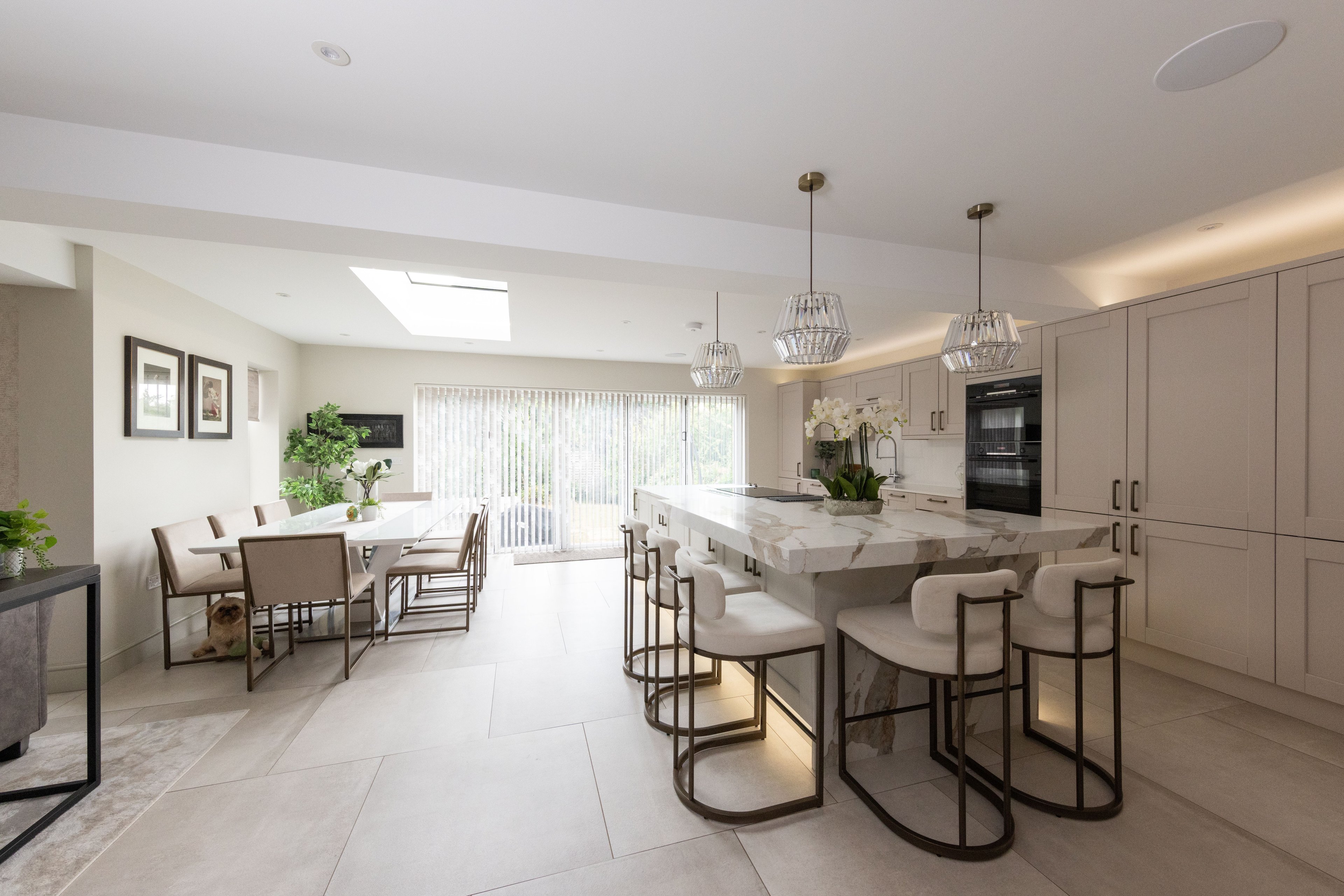 Shaker style kitchen with Maine Cashmere doors and large island