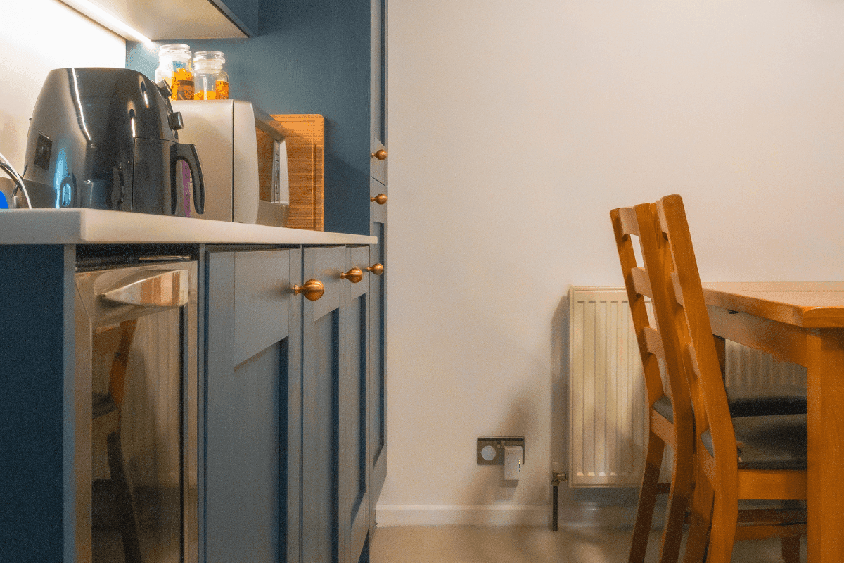 Shaker kitchen with blue doors and copper cup and knob handles