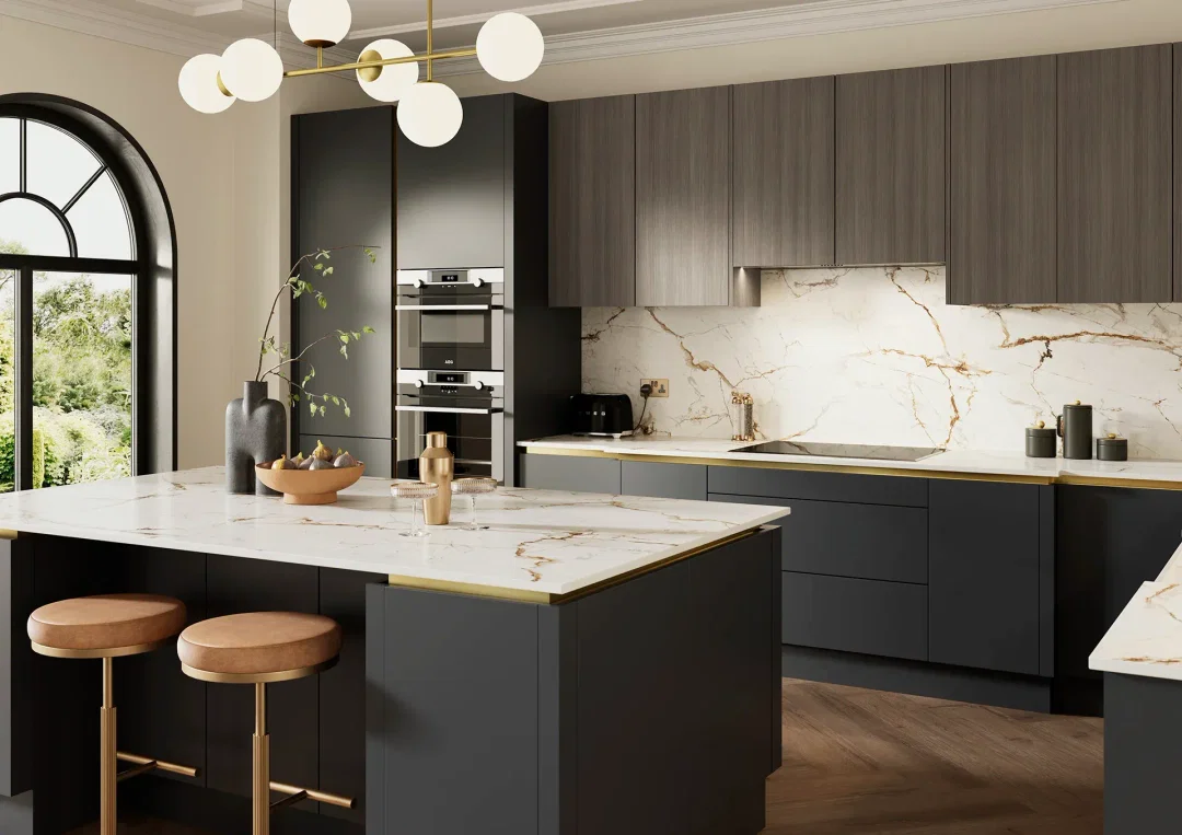 Handleless kitchen with Franklin Indigo Blue and Dark Grey Fineline doors