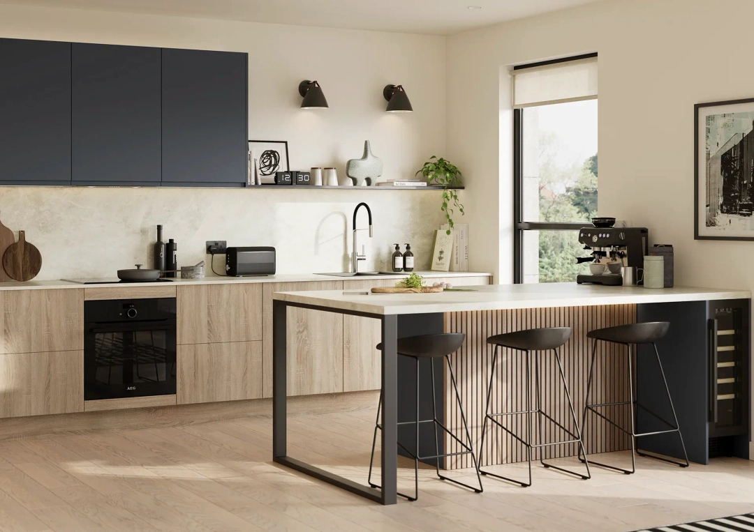 Kitchen with Manhattan Indigo and Franklin Grey Bardolino Oak doors