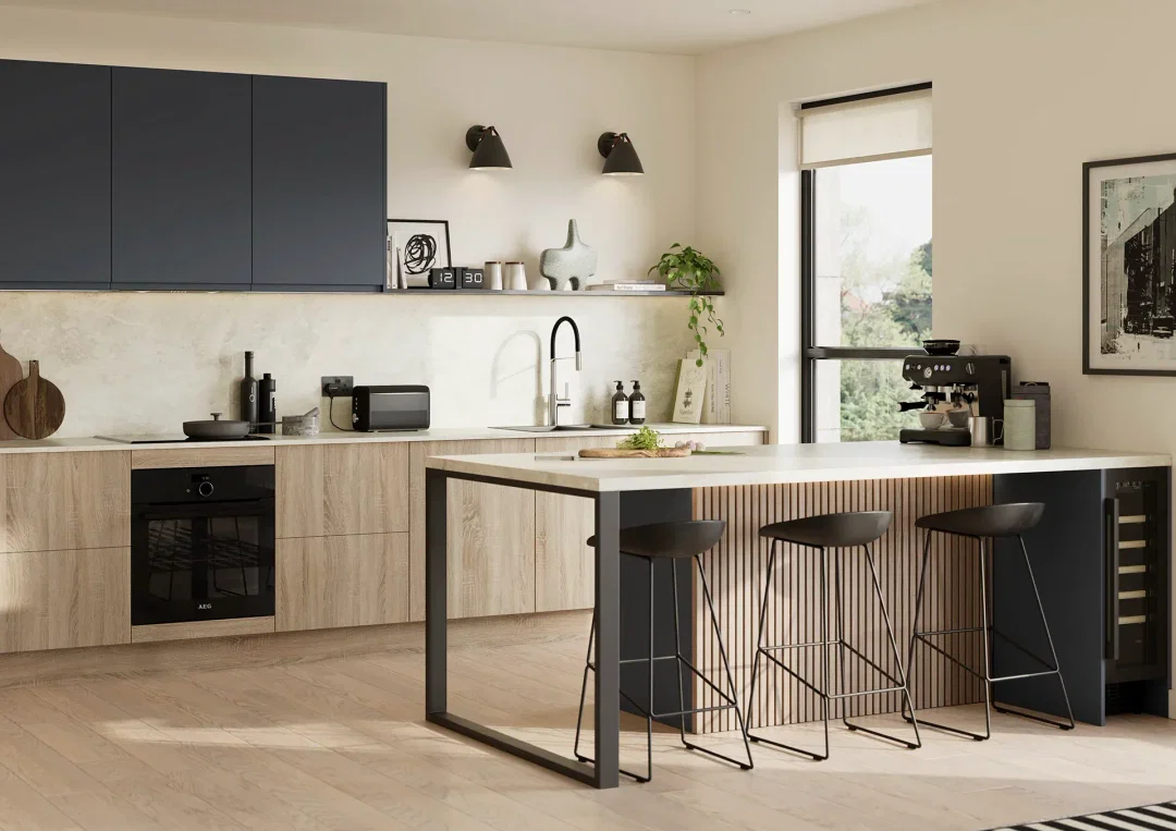 Kitchen with Manhattan Indigo and Franklin Grey Bardolino Oak doors